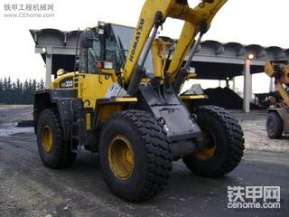 小松（Komatsu） WA 320-5 轮式装载机