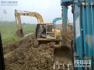 我的久保田与卡特307，神钢