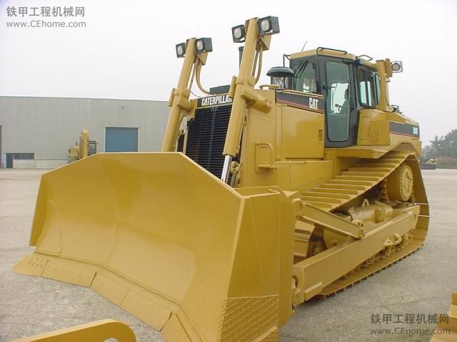 卡特彼勒(Caterpillar) D8RII 型推土機