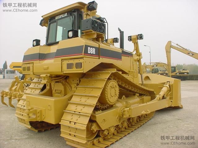 卡特彼勒(Caterpillar) D8RII 型推土機