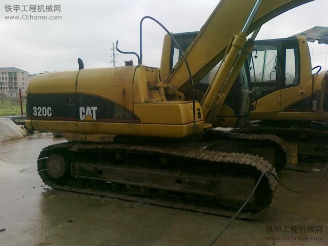 04年CAT320C 47W 機(jī)在長(zhǎng)沙 聯(lián)系電話13973161751