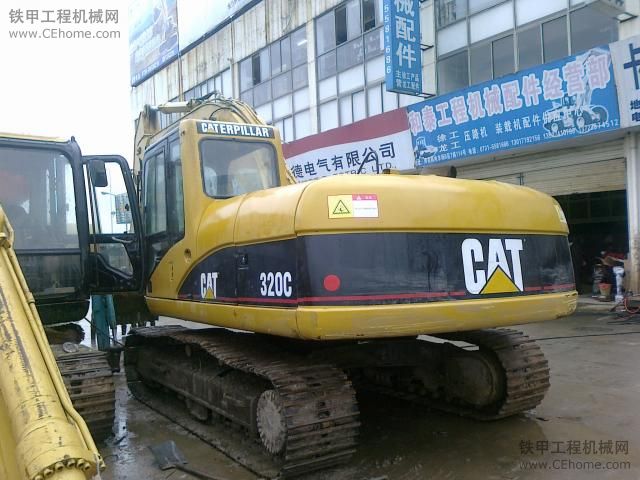 04年CAT320C 47W 機(jī)在長沙 聯(lián)系電話13973161751