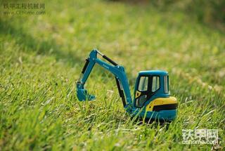 秀秀我的小田田 久保田挖机