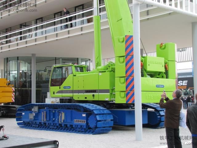 bauma2010年展出利勃海爾LTR1100吊機