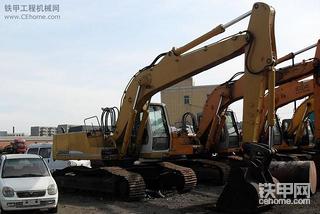 出售 2004年的利勃海尔R924B HDSL挖掘机 工作时间6000小时左右