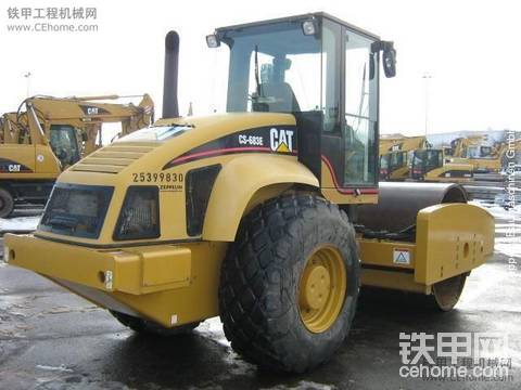 卡特（ Caterpillar） CS683E 單鋼輪壓路機