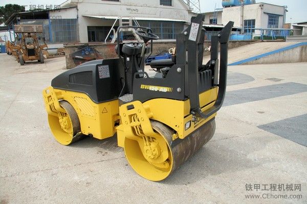 寶馬（Bomag ）BW 120AD-4振動(dòng)壓路機(jī)