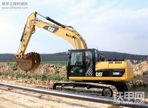 卡特320D挖掘機(jī)換了新控制室