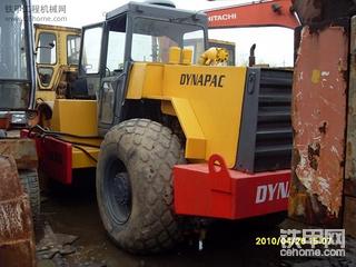 前天出口了两台压路机给印度阿三