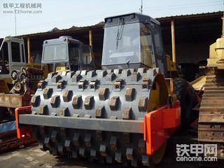 前天出口了两台压路机给印度阿三