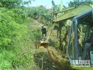 早上做鱼塘，差点陷了。又白忙了一上午!!!