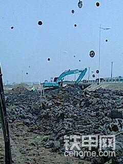 門就是在這個工地被碰壞的