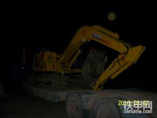 我家的挖机之三，不是靓机是国产机。刚买的山东卡特重工CT80-7B（与卡特彼勒无关）。