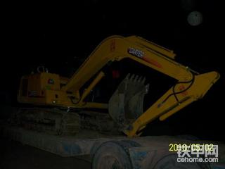 我家的挖机之三，不是靓机是国产机。刚买的山东卡特重工CT80-7B（与卡特彼勒无关）。