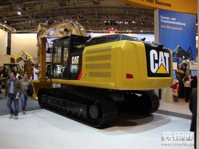 德国宝马2010年展出卡特336E、374D LME挖掘机