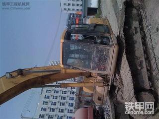 大家看看我的挖機(jī)小松200可以值多少啊