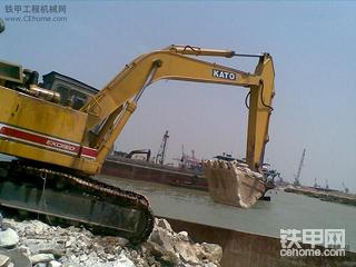 在船上工作的KATO