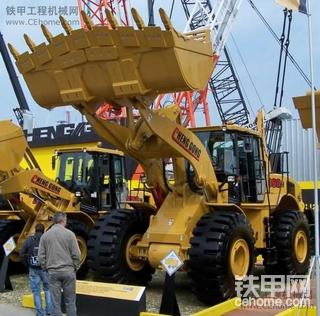 德国宝马2010年展出成工958H、938H、990H轮呔式裝載车