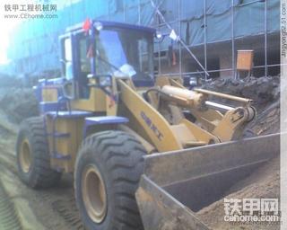 這是我以前開的裝載機(jī)