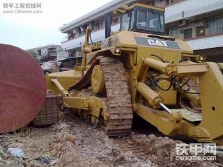 实拍卡特老款D11推土机