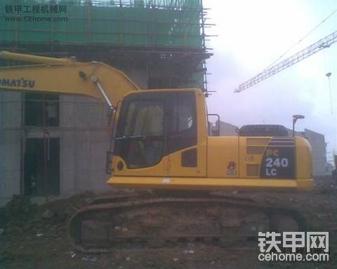 我開的小松240LC-8請朋友們看看