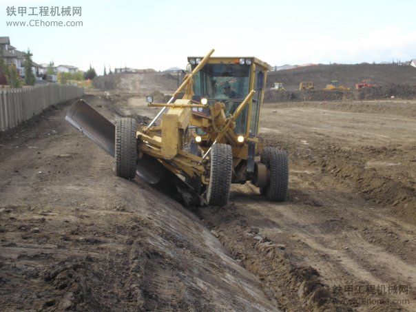 沃爾沃和卡特平地機(jī)