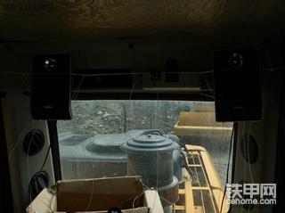 改裝之現(xiàn)代225-7挖掘機加裝漫步者音箱
