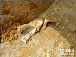 【秀工装】大家看看我们公司买的劣质卡特斗齿的下场！