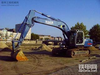 紐荷兰神钢E265挖掘机