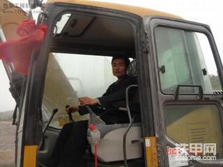 去年开的三一135C—8。