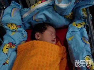 恭喜两头忙很忙开始做父亲了！！