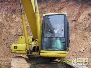 25万卖小松220-6的挖掘机