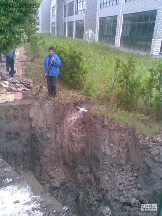 大家看看今天干活的现代210-5