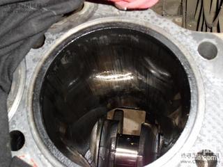 高温造成发动机拉缸