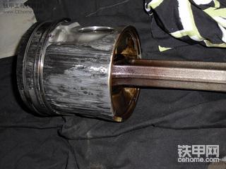 高温造成发动机拉缸