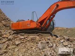 石场的日立330（直喷机）