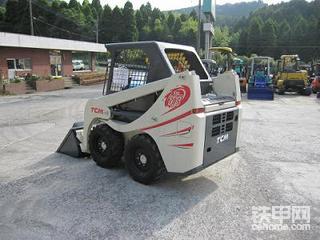 TCM/BOBCAT 705 滑移裝載车