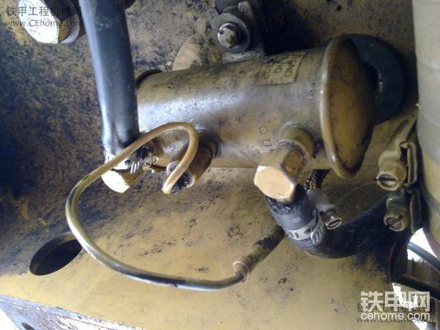 閥(估計是抽油泵的)。