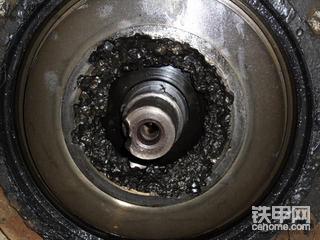 三一26吨振动压路机无振动的原因