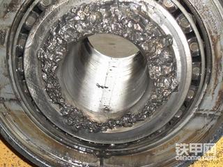 三一26吨振动压路机无振动的原因