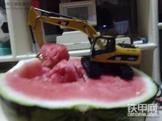 CAT323D L 挖西瓜