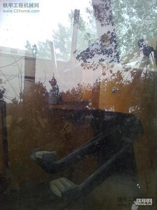 路边看到的山东泰安的吊管车