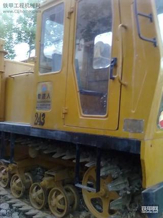 路边看到的山东泰安的吊管车