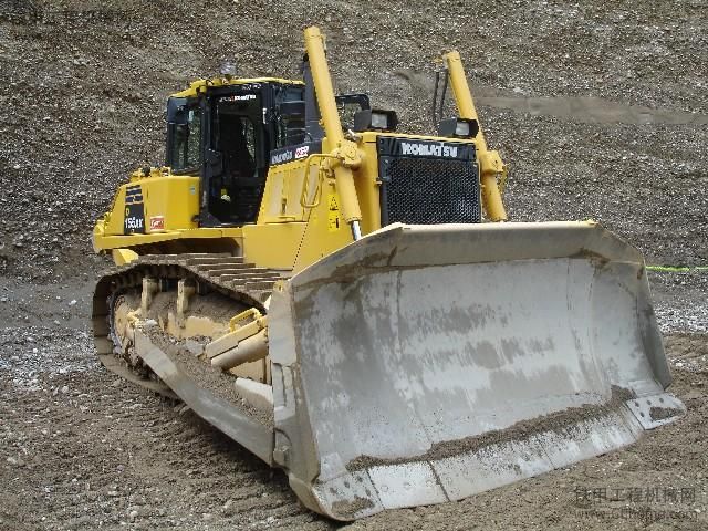 細(xì)拍小松（Komatsu）D155AX-6推土機