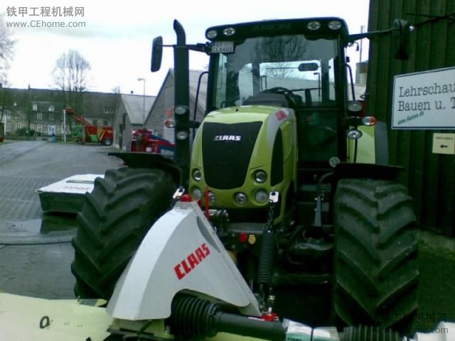 拖拉機中的勇士 克拉斯（Claas Axion）