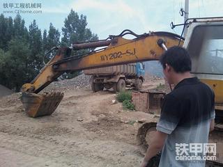 国产古董挖掘机