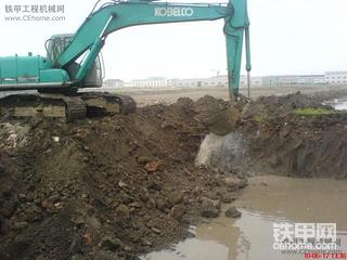 今天第一次挖漏了这么出的饮用水管呵呵