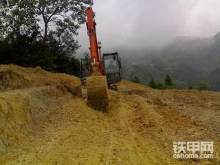 挖公墓   还下雨呢