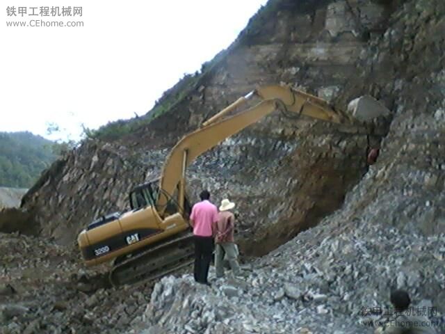 CAT 320 D