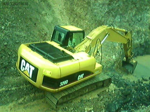 CAT 320 D